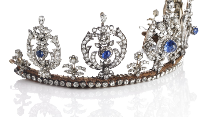 news_23112022_sapphire_tiara.png